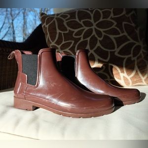 HUNTER rainboots in burgundy, size 8W